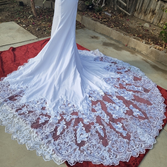 Nice Wedding Dress - Picture 2 of 16